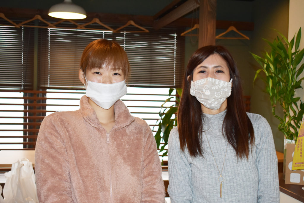 メンバーの鷲尾美香さん(写真左)と代表の佐藤千恵美さん(写真右)